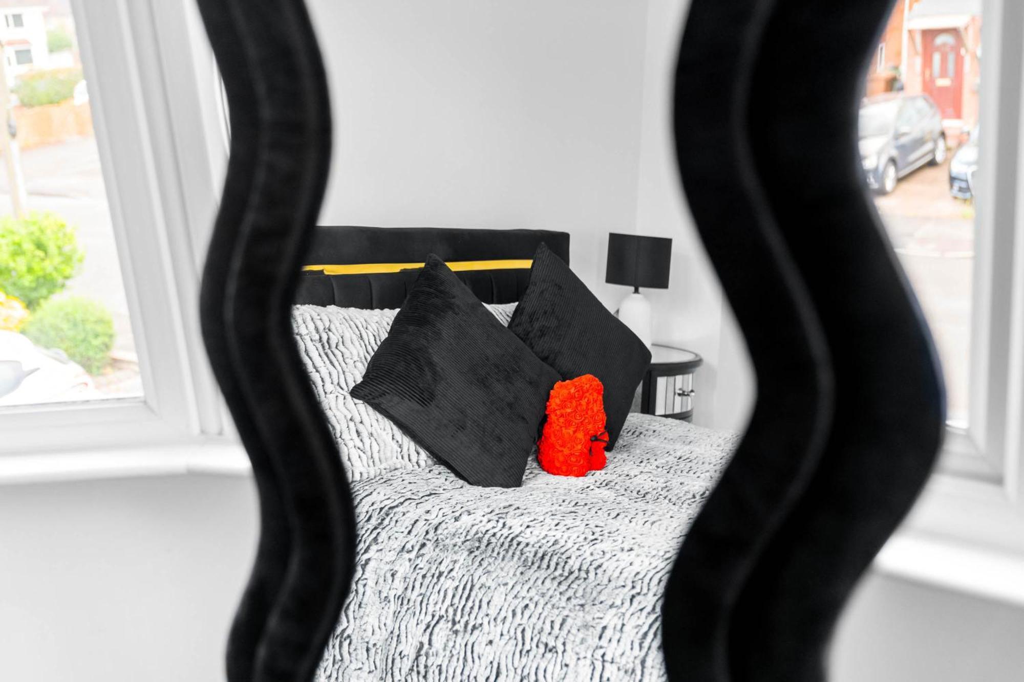 Дом отдыха The Rock, Elegant 4 Bedroom House, Solihull, Close To Nec, Sleeps 8